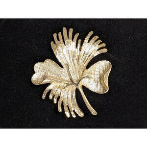 Vintage ORNK Hibiscus Flower Gold Tone Brooch Pin